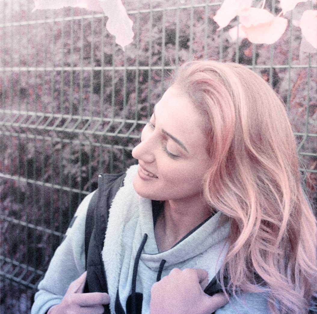 busrayalcinonly's tweet photo. kalbinin güzelliği yüzüne vurmuş kelebek🦋 https://t.co/uyjQT4cYUB