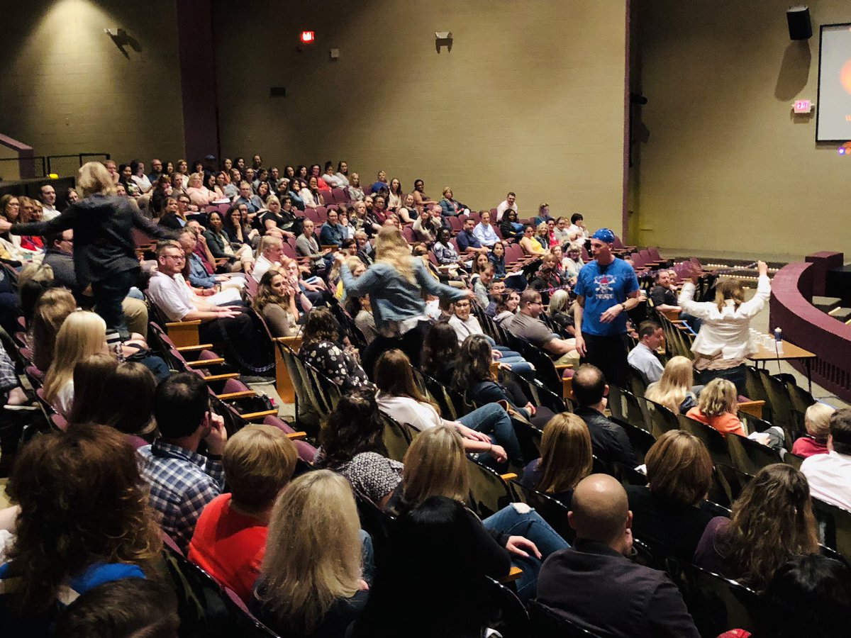 So excited to be hosting the Oakland County Effective Practice Conference at Lamphere High School!  Dave Burgess Teaching like a Pirate to kick it off this
Morning!  #wearelamphere