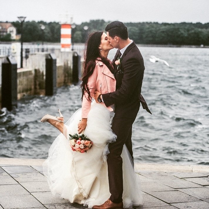 Kodega_de's tweet photo. wedding weekend💐 #weekend #wochenende #happy #love #bride #braut #strauß #blumen #liebe #flowers #fluss #river #hochzeit #glücklich #fürimmerundewig #picoftheday https://t.co/ZAq1foLpy9