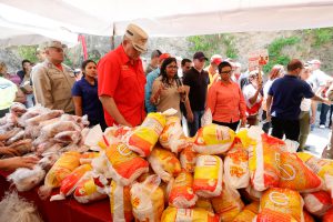 MercalOficial's tweet photo. Feria del Campo Soberano llegó con variedad de víveres al municipio Libertador...

Conoce más de esta noticia eneste link.. https://t.co/F5zaRu4yEm

#AtenciónSocialParaElPueblo https://t.co/6CrnfpPyBA