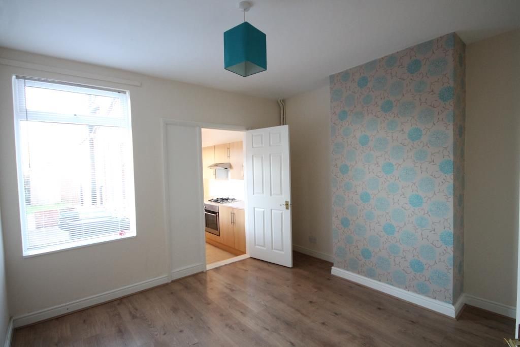 HenryRoseLet's tweet photo. ****Another Successful let****
2 bed semi 🏠🏡 on the West Side side of Ipswich £675pcm
Lounge, dining room, utility room, garden.
More properties wanted please.
#ipswich #ipswichproperty #eastipswich #realestateagent #localbusiness #suffolk #estateagent #lettingagent https://t.co/DR6vGbLWJ8