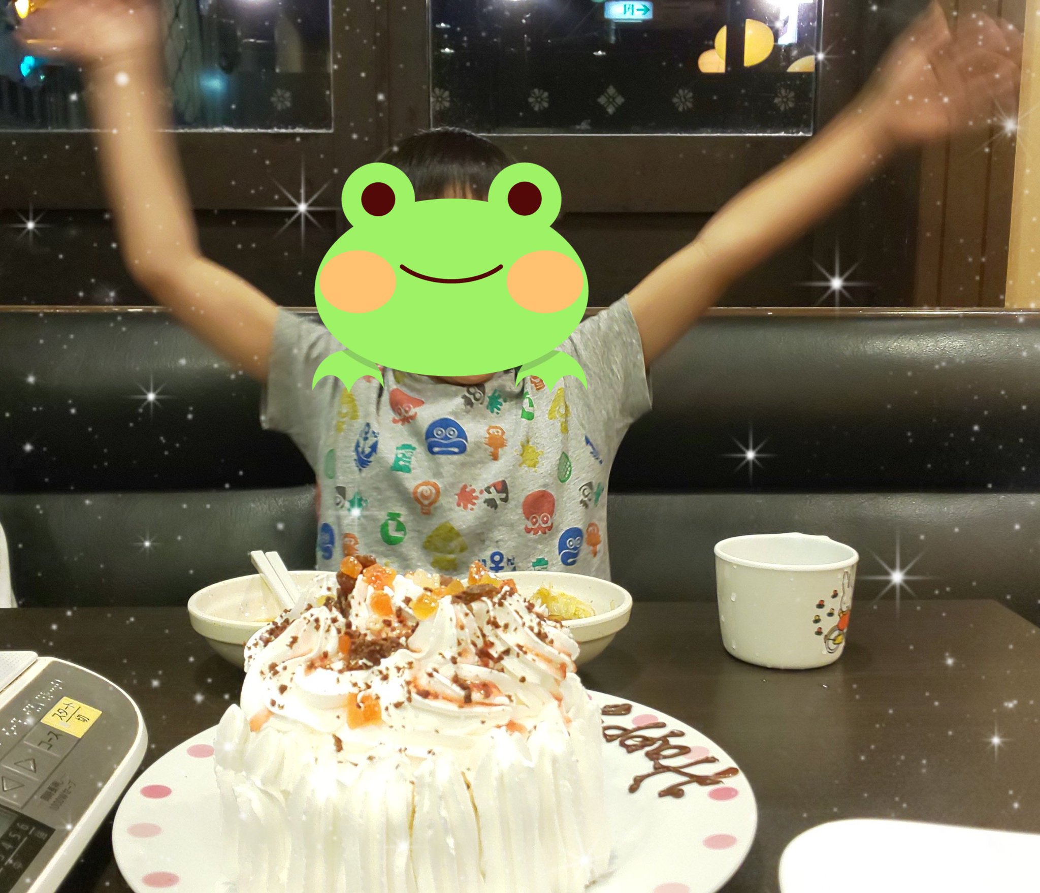 Yass t そういえば昨晩息子くんの誕生日にしゃぶ葉に行ってお誕生日サービスでケーキをいただいてきた 息子くん大満足だったけど ペース配分間違えてお肉いっぱい食べ過ぎて食べきれなかったので 私が食べました 軽いダイエット中だったけど 店長さんも来 Yass t そういえば昨晩息子くんの誕生日にしゃぶ葉に行ってお誕生日サービスでケーキをいただいてきた 息子くん大満足だったけど ペース配分間違えてお肉いっぱい食べ過ぎて食べきれなかったので 私が食べました 軽いダイエット中だったけど 店長さんも来