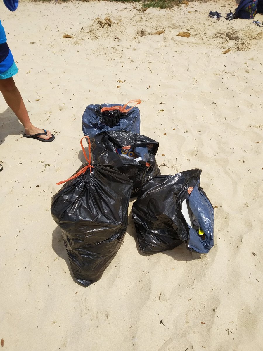 3cicloauseva's tweet photo. Un día perfecto de playa. Con recogida de residuos incluida @ausevamaristas #EcoAuseva19 #SomosMaristas https://t.co/IXYYUZgpoz
