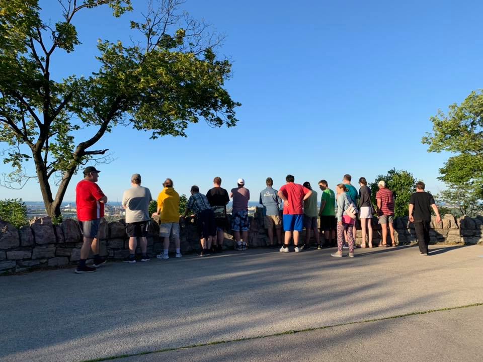 WoodviewMHAS's tweet photo. Clients and staff from our Manor program in Hamilton 🏞 made the most of their fitness walk and got their steps in at Mountain Brow Park East. 👟
#Fitness #Walking #GroupLiving #ASDprogram #EnjoytheView #AdultWithAutism #HamOnt https://t.co/wh1UT0J7Q9