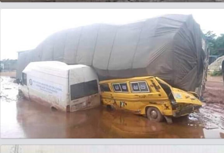 luthersomi's tweet photo. Can this be Lagos? I ask myself everyday as I commute daily on the popular Lagos badagry expressway. When and where did we go wrong? Can we survive the next batch of heavy down pours? Can lives mean so little? @jidesanwoolu @drobafemihamzat @OgbeniDipo @channelstv https://t.co/dZuxXm2pUW