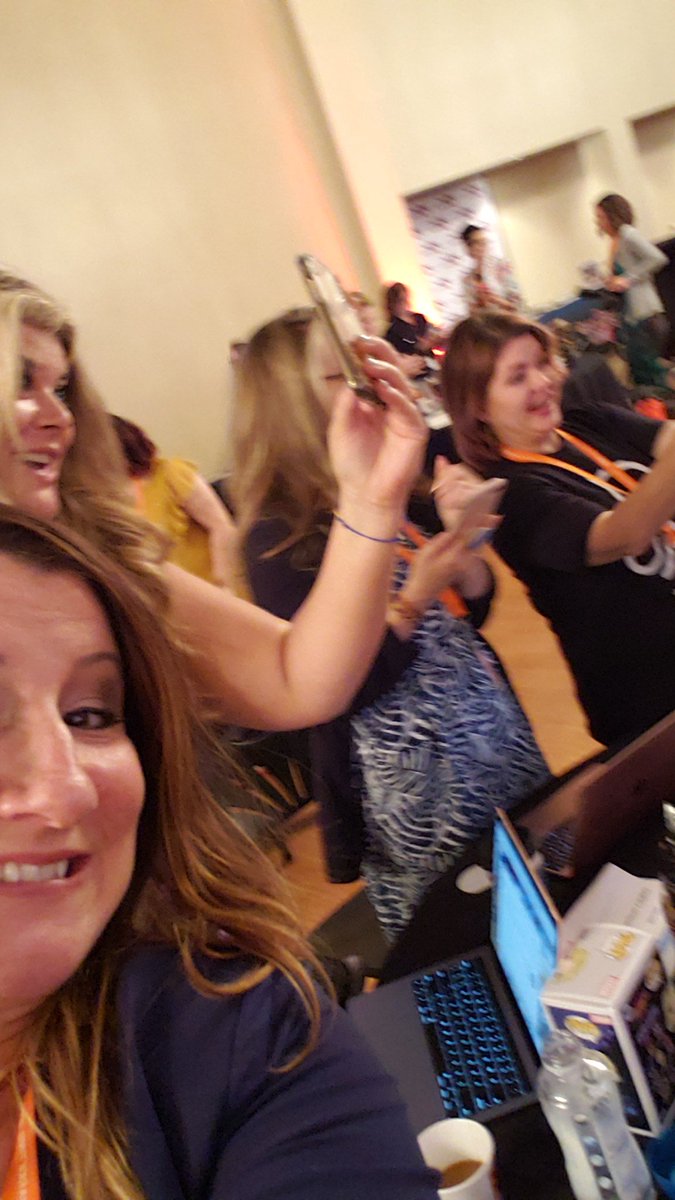 therealdealging's tweet photo. #smwl19 with this crew! https://t.co/RZca5dQh7R