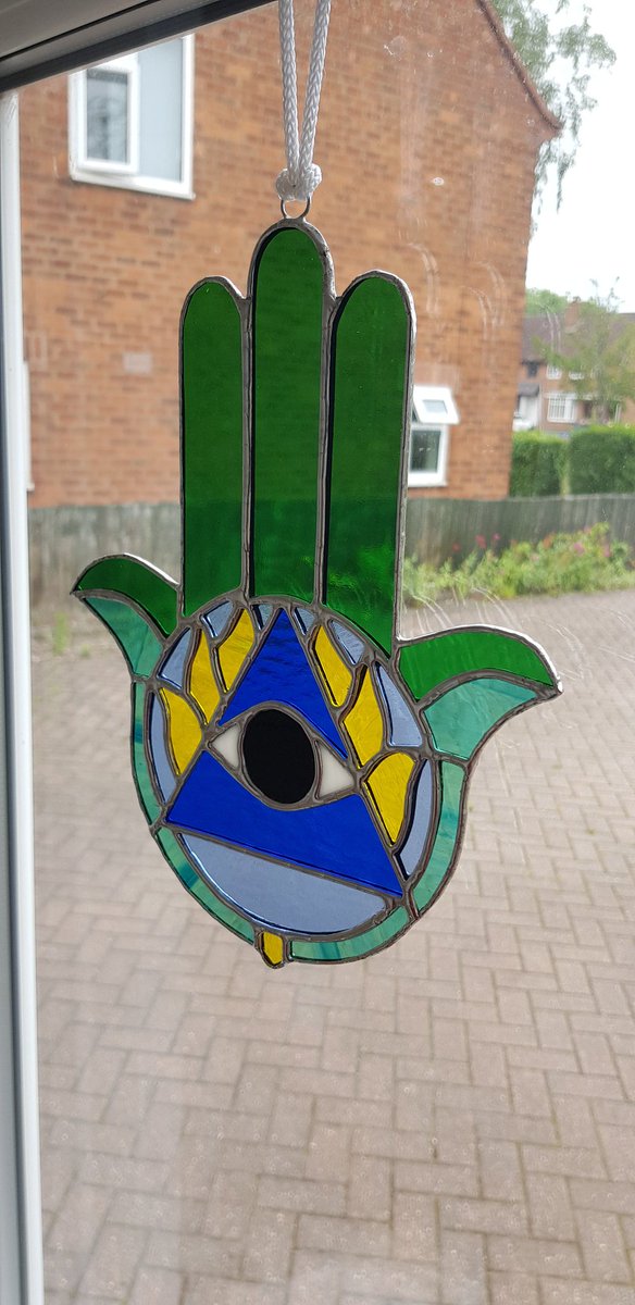 Whether you call it a #handoffatima or a #hamsahand or just a #hamsa I think my version is alright #stainedglass #heartlandsglass #suncatcher #artistsontwitter