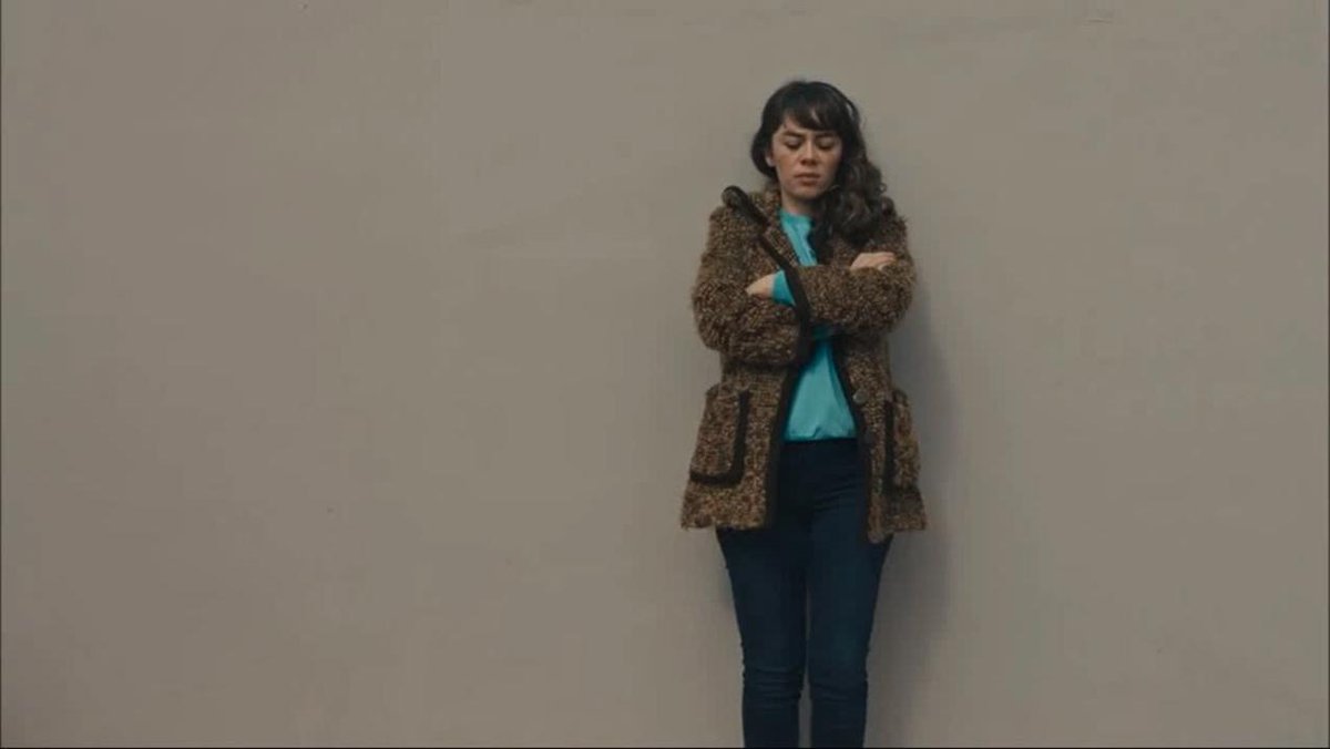 avlufan7's tweet photo. #avlu #denizdemir Deniz Demir stili
Deniz Demir'in bolumlerde giydigi kiyafetlerden fllood'a basliyorum. 

1.bolum https://t.co/MoGSR2ZHiZ