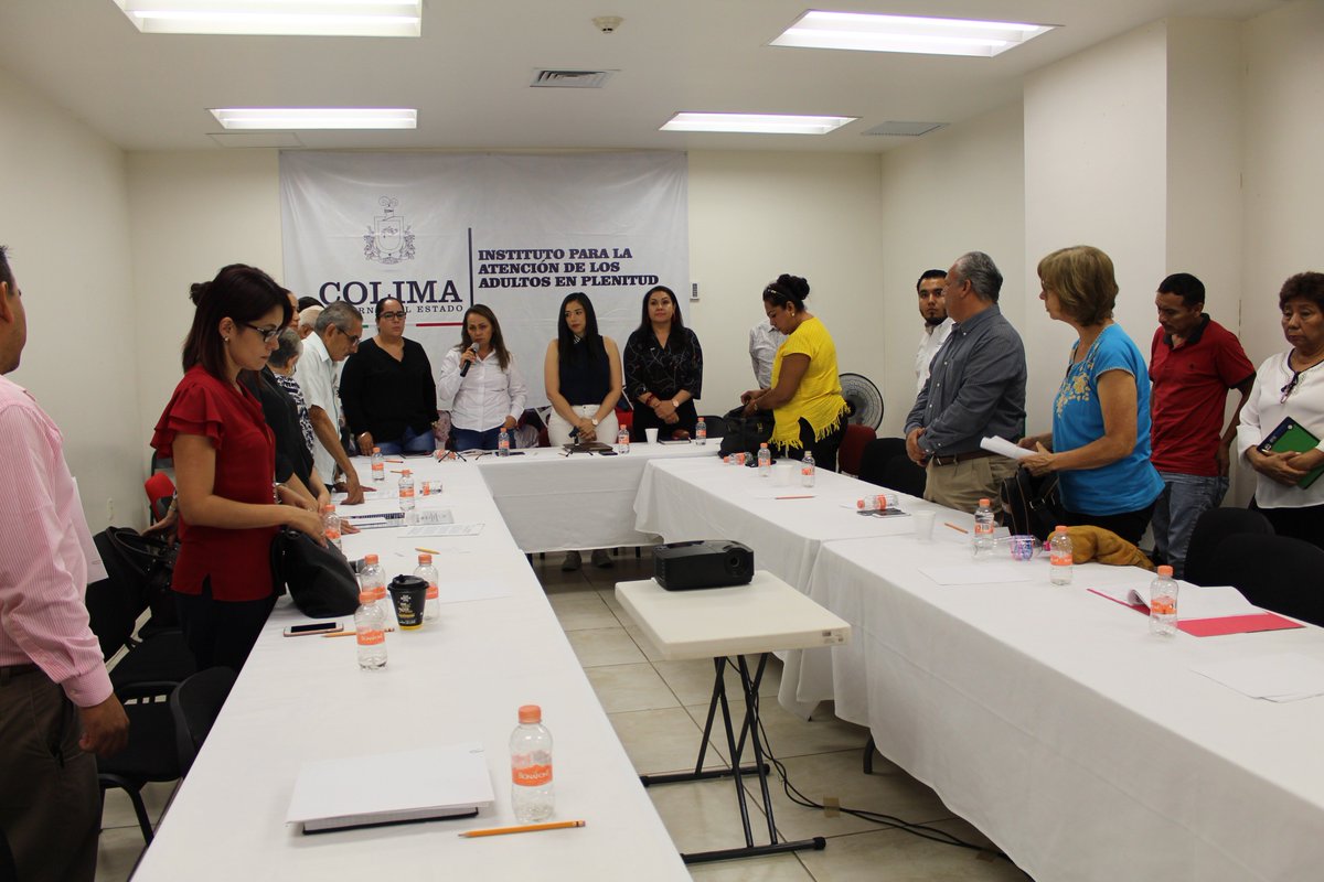 IAAPcolima's tweet photo. #PensiónEstatal
#CompromisoIAAP
#TuPensiónNuestroCompromiso

  VI Sesión Extraordinaria del Consejo Directivo y Técnico del IAAP.

La Directora, Blanca Estela Acevedo, en conjunto con el Consejo, aprobaron la Convocatoria del Programa “Tu Pensión, Nuestro Compromiso” 2019. https://t.co/zWFFTkbC98