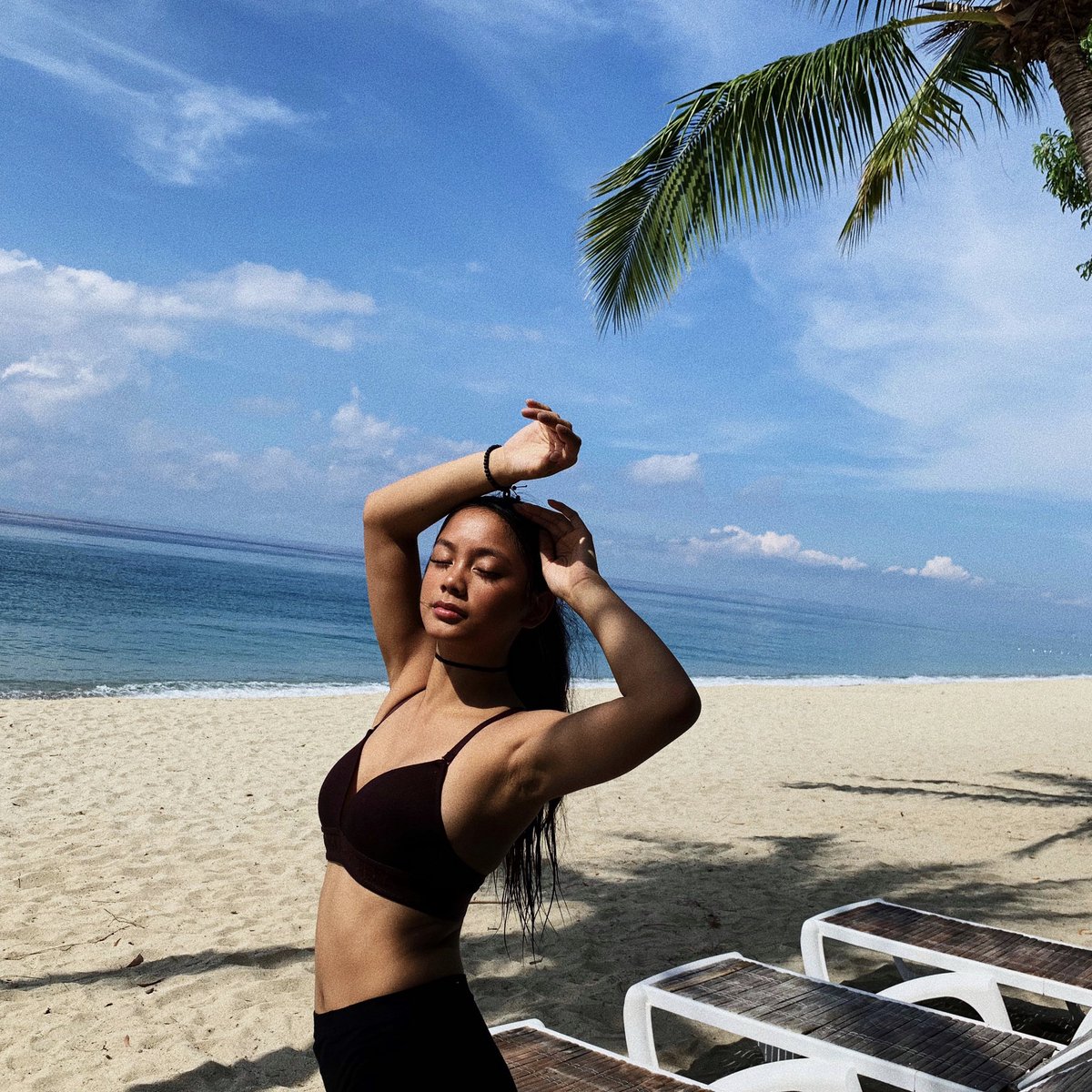 ylonaisart's tweet photo. @ylona_garcia fave color is bLUeeeEEE! 💙 https://t.co/DhF3vKpUIs