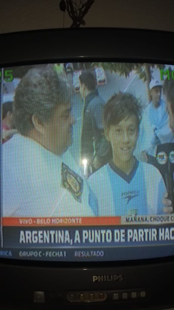 CataOlaechea's tweet photo. Entienden q ese niño q salto las vallas es mi hermanito?????? https://t.co/zfhY1i5LBO