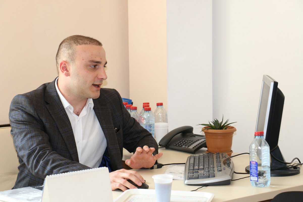 enterpriseaze's tweet image. İİTKM-in EnterpriseAzerbaijan Portalının Vergilər Nazirliyi ilə birgə həyata keçirdiyi növbəti startap təlimi Azərbaycan Dillər Universitetində keçirilib. 
#EnterpriseAzerbaijan #Azexport #Taxes #startup #AUL #university #student #investing #crowdfunding #Azerbaijan