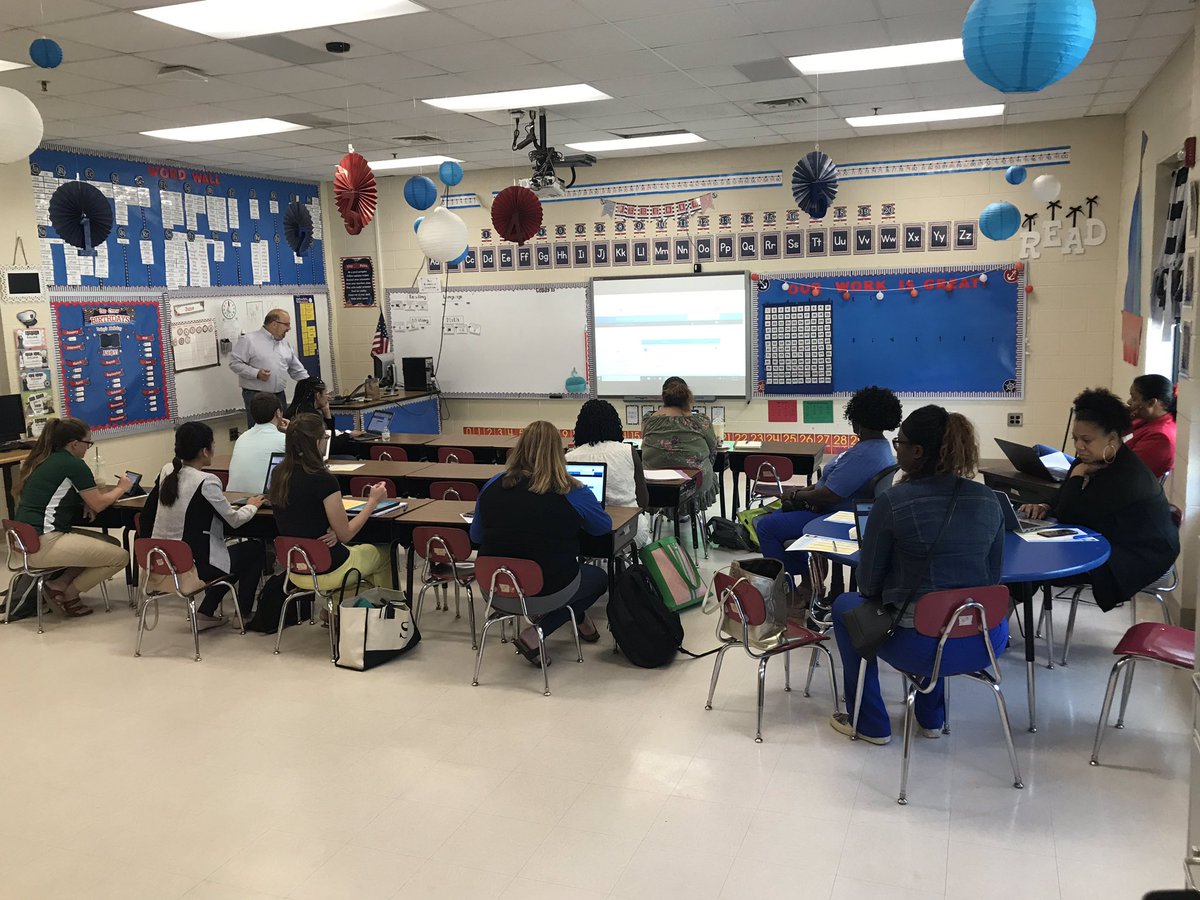 JessicaBSwencki's tweet photo. Did you know Curriculum Pathways CRIO is a FREE tool for teachers to create and share interactive lessons? These NC Beginning Teachers do! #NCBTSummit @RegSupNCDPI https://t.co/P7VAADu1DX