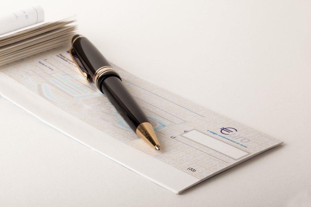 Le #prêt #viager hypothécaire permet à une personne #propriétaire d’un bien #immobilier d'emprunter une somme d'#argent sans avoir à rembourser ni le capital, ni les intérêts de son vivant. La charge du remboursement reviendra à ses #héritiers notaires.fr/fr/immobilier-… #hypothèque