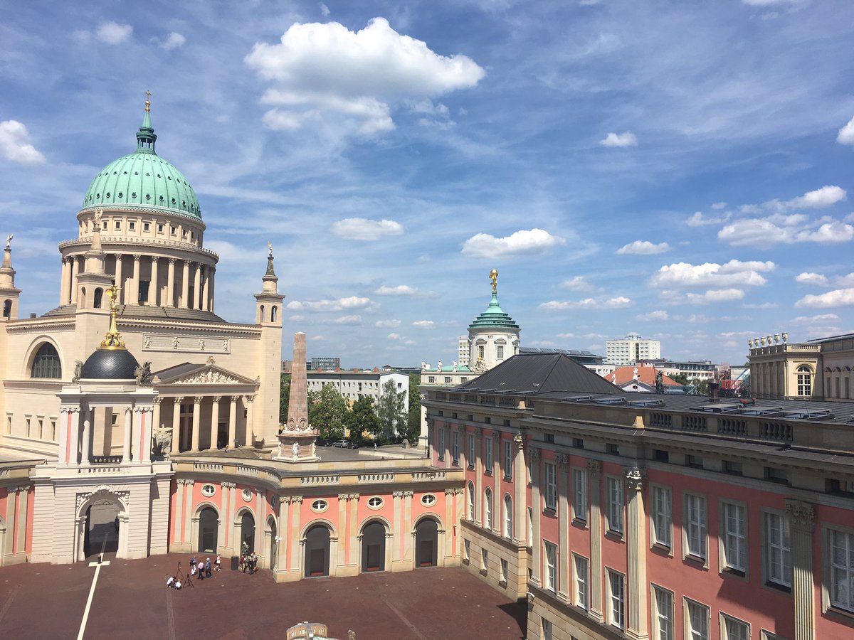 FlyPedia's tweet photo. @TrendJam_de @LH_Potsdam @SPSGmuseum @SWP_Potsdam @BerlinTourism @visitberlin @beBerlin @deinpotsdam @ViP_Potsdam @events_potsdam @SPDPotsdam Das #Foto hat noch niemand. #Theseus und ein bisschen #Ariadne auf dem #Dach vom #Potsdam​er #Stadtschloss. @LH_Potsdam https://t.co/DkXngz7KjH