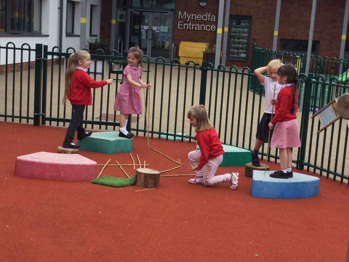 IDS_Year7's tweet photo. We have had lots of fun outside! @IDS_Mrs_Evans  @IDSHeadteacher  We made a train 🚂 out of the tyres! https://t.co/pADCMpaiMS