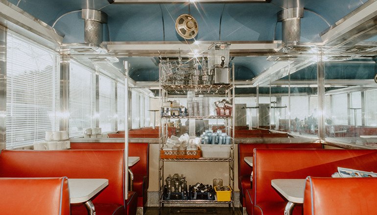 The diner makes a comeback ow.ly/jbiT50uEnAE <a href="/JoannaFantozzi/">Joanna Fantozzi</a> #diner #trending #newrestaurantconcepts