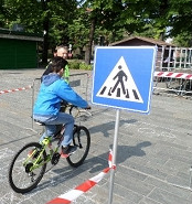 ComuneRubiera's tweet photo. Bimbi in bici
Percorso ludico-educativo per “ciclisti in erba” in collaborazione con la @PLunioneTS  con la partecipazione dell’Osservatorio Provinciale Sicurezza Stradale
Mercoledì 19 giugno, Piazza del Popolo a #Rubiera, ore 20
I bambini più bravi saranno premiati con la 🏅. https://t.co/DoEi1W2rUU