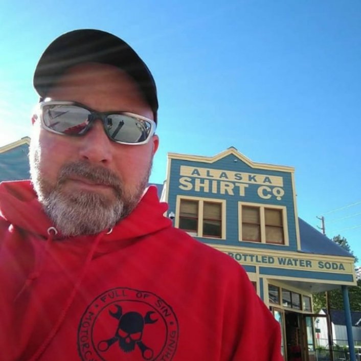 FullofSin_MC's tweet photo. Full of Sin in Alaska!! Thanks to our bro Jeff for the pic. 

#FullofSinMotorCo #Rotas #hoodie #motorcycle #clothing #apparel #Alaska #biker #outdoors #sinner #saint #fullofsin #Midwest @AlaskaShirtCo https://t.co/y2lT6MFILh
