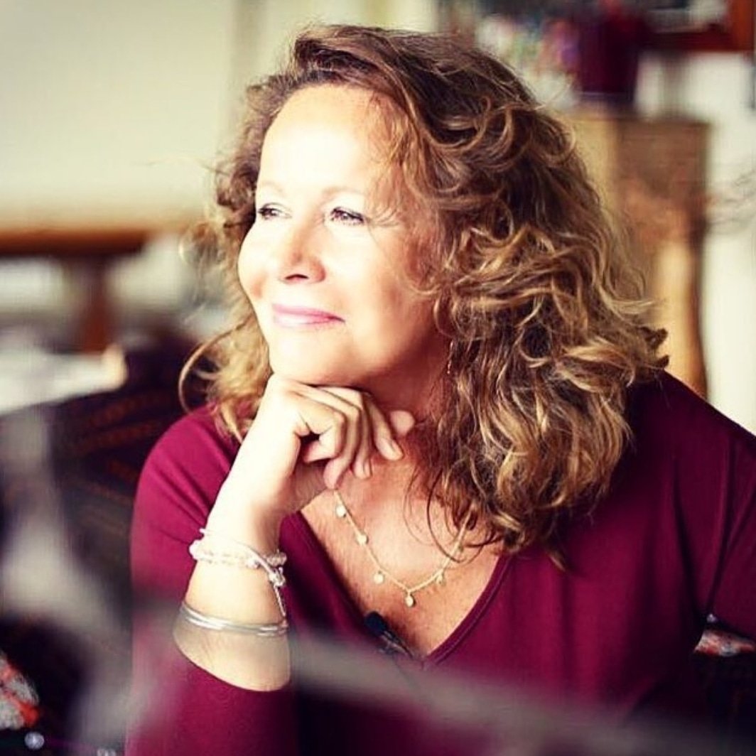 Disfrutando mi existencia y agradecida de estar viva, de ver, de oír, de caminar, de sentir y de alegrarme por lo recibido. Gracias 🌹 #frases #reflexiones #pensamientos #elidecaso #coaching #coachingdevida