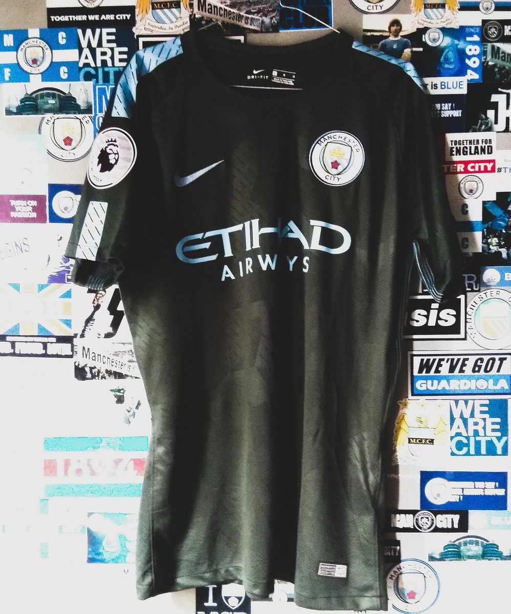 SuperbiaMerch's tweet photo. [JERSEY]
Manchester City 2017/18 (Third) (+ Patch PL) || L || 180k (+ Stiker) .

#ManCity #Mcfc #ManchesterCity #WeAreCity #BlueMoon #WillFightTillTheEnd #Together #McfcMerch #McfcMerchandise #ManchesterCityMerch #ManchesterCityMerchandise #SuperbiaMerch #Jersey #JerseyManCity https://t.co/QUECro0csL