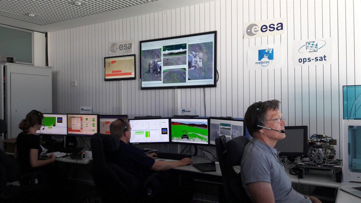 esa_meteron's tweet photo. The @esa_meteron surface operations team on console at ESOC https://t.co/WFKE1KMy2K