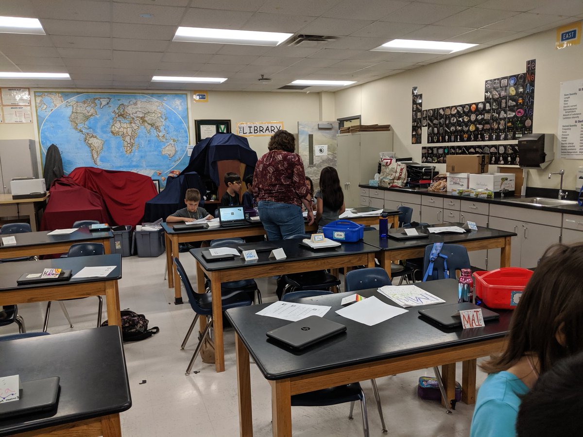 itsmsowen's tweet photo. We are working hard to solve our breakout boxes!! Will we be able to escape from the desert?!? #EASAGE_CFB @EASAGE_CFB @rebeccahennes https://t.co/LLjFb7jRge