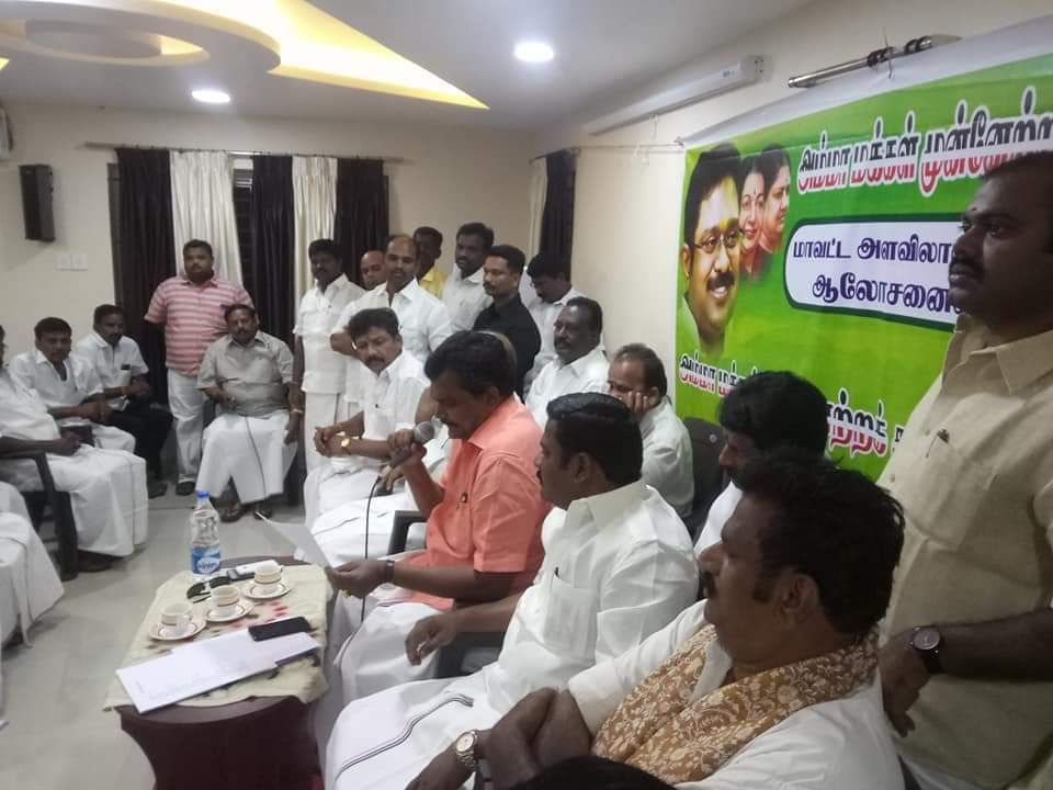 rsaisakthivel's tweet photo. #தேனி மாவட்ட கழக #நிர்வாகிகள் உடன் கழக கொள்கை பரப்பு செயலாளர் & தேனி மாவட்ட கழக செயலாளர் #திரு_தங்க_தமிழ்செல்வன் அவர்கள் இன்று ஆலோசனை கூட்டம்..
#AMMK
#TTVDhinakaran
#TTVFORCM https://t.co/v8gLpsO1YU