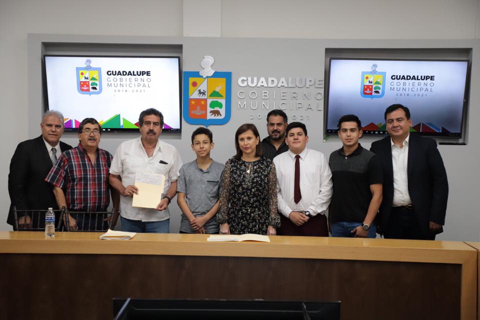 Cristina_Diaz_S's tweet photo. Les deseo mucho éxito a los equipos de robótica #LosGrises y #Roborocks que estarán representando a México en la #RoboCup 2019, la cual se llevará a cabo en Australia el próximo mes de julio. Cuentan siempre con nuestro apoyo y gracias por poner en alto el nombre de #Guadalupe 🤖 https://t.co/HzEQjcHOuB
