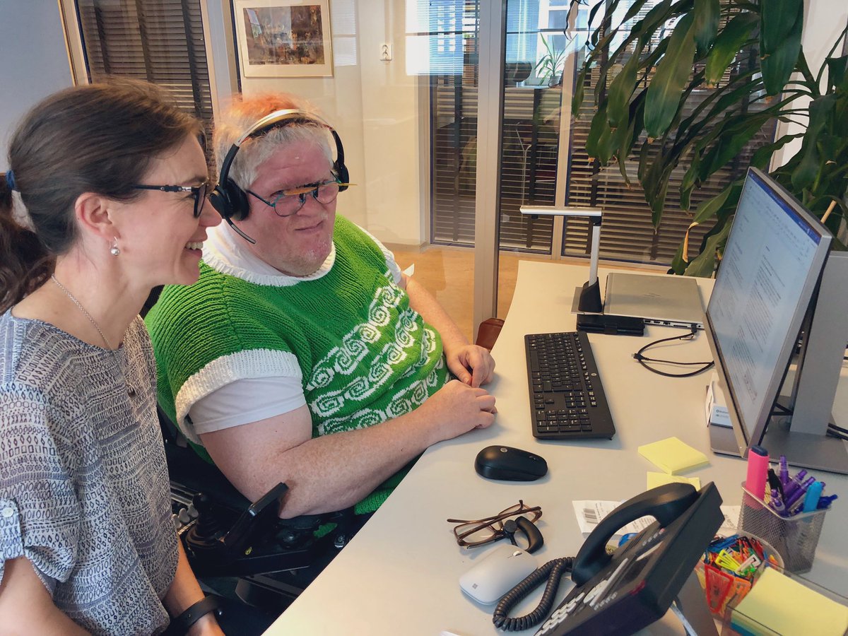 Håkan använder programmet <a href="/TorTalk1/">Tor.talk - we make text talk</a> för uppläsning med #talsyntes och det nya programmet #VoxitDictation för diktering på dator, i sitt jobb på LSS Partner. Med erfarenhet från VoiceXpress säger Håkan att Voxit Dictation är så mycket enklare att komma igång med.