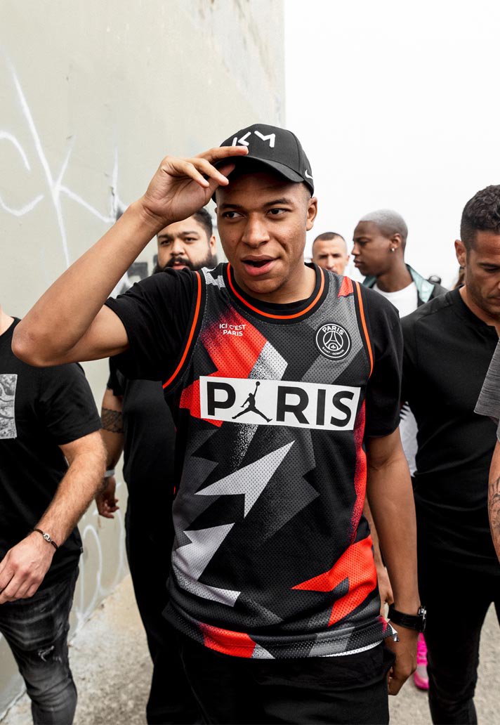 thekitlab's tweet photo. The new @PSG_inside x @Jumpman23 collaboration spotted on @KMbappe as he hits Venice Beach on his USA tour ๐บ๐ธ
+ + + + + +
#KitLab #PSG #Jordan #Mbappe https://t.co/kqZGETq2lK