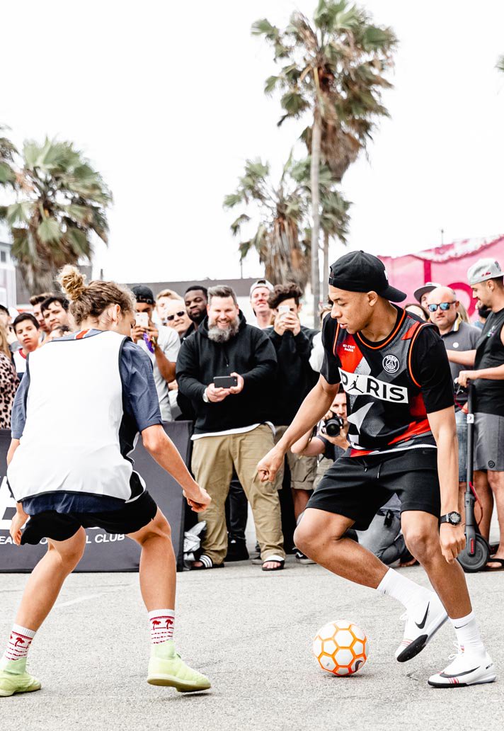 thekitlab's tweet photo. The new @PSG_inside x @Jumpman23 collaboration spotted on @KMbappe as he hits Venice Beach on his USA tour ๐บ๐ธ
+ + + + + +
#KitLab #PSG #Jordan #Mbappe https://t.co/kqZGETq2lK