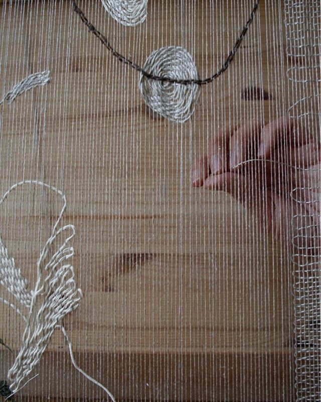 mujostore's tweet photo. Wall hanging in progress... 👀
#weaving #handwoven #weaver #handloom #mujostore #mujobyelizabethleslie #naturalfibres #slowmade #slowdesign #linen #japanesesilk https://t.co/bbWyiBsFTM