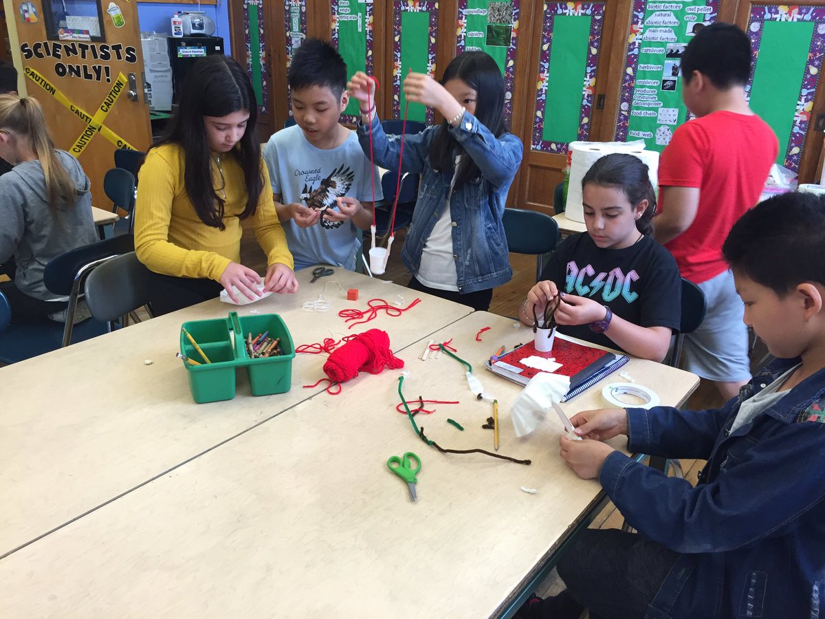 MrsSimmons159's tweet photo. Parachute STEM with 4-315! @PS159_Q @mgoldstein1220 #159scientists #futureengineers https://t.co/A4Zgd5X857
