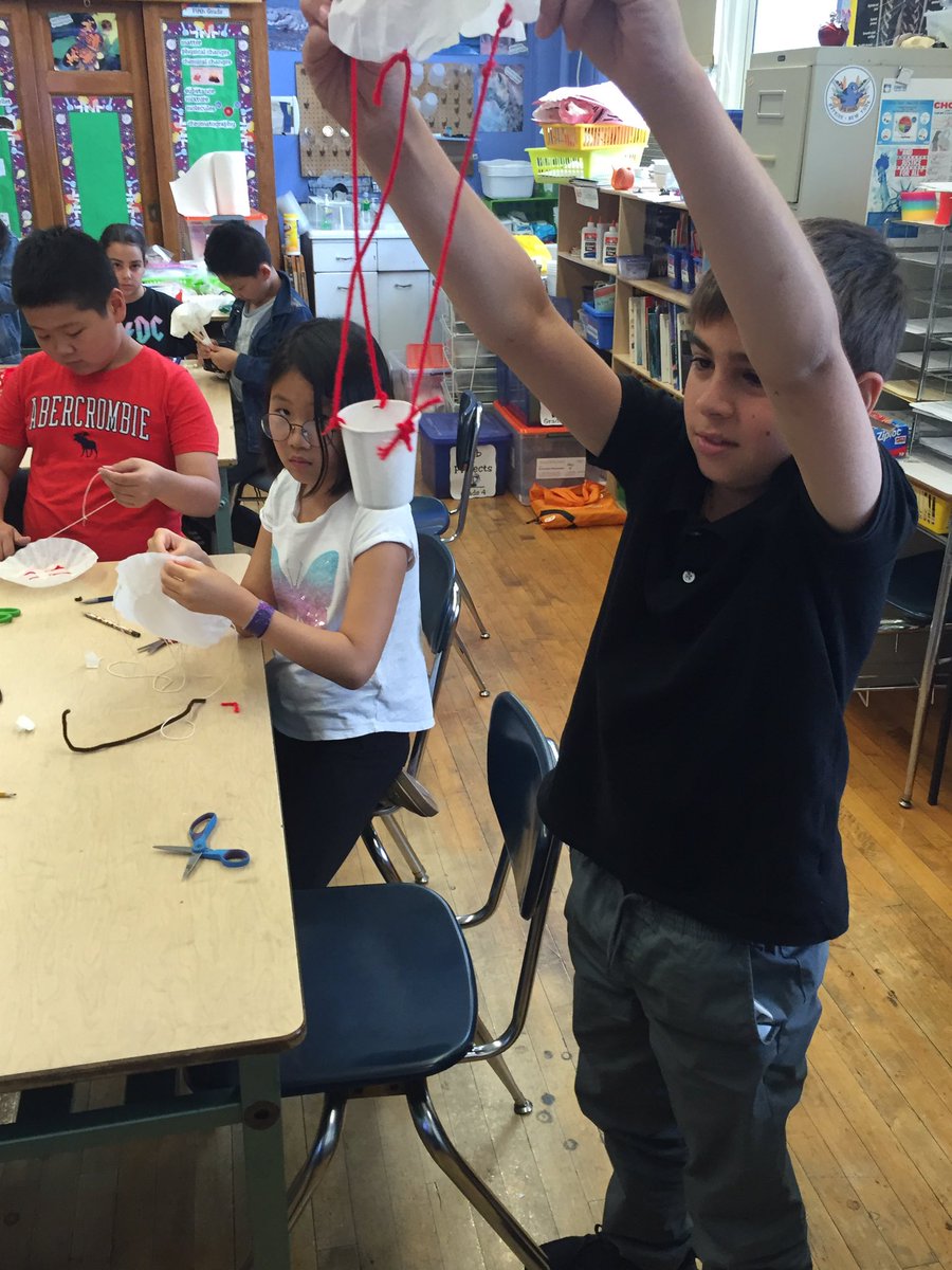 MrsSimmons159's tweet photo. Parachute STEM with 4-315! @PS159_Q @mgoldstein1220 #159scientists #futureengineers https://t.co/A4Zgd5X857