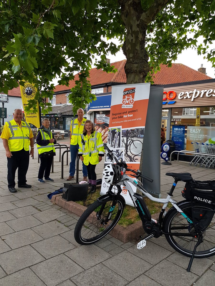 pcsoedmitchell's tweet photo. As part of neighbourhood watch week, I'm supporting volunteers bike marking in #broadwater this afternoon. #worthing @N_Watch @sussex_police @AdurWorthingPol @WorthingTown. #opvelo #bikemarking https://t.co/WFzd3wopK8