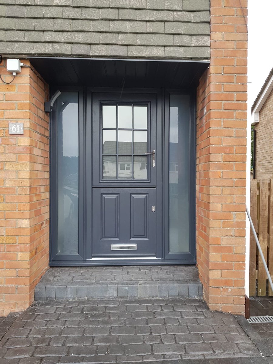 MGPWindowsDoors's tweet image. Here’s Anthracite Grey @EnduranceDoors Etna Stable Composite Door &amp;amp; Side-screens installed in #Newport #Wales by us! #DoorOfTheDay - @scottfoster90 🏠👏🏼🚪