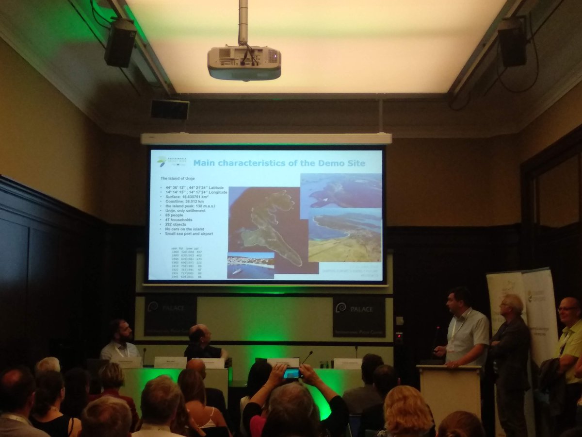 Goran Krajačić presenting the Unije, one of the 3 #lighhouse islands that participate in @insulae_h2020. 
#EUSEW19