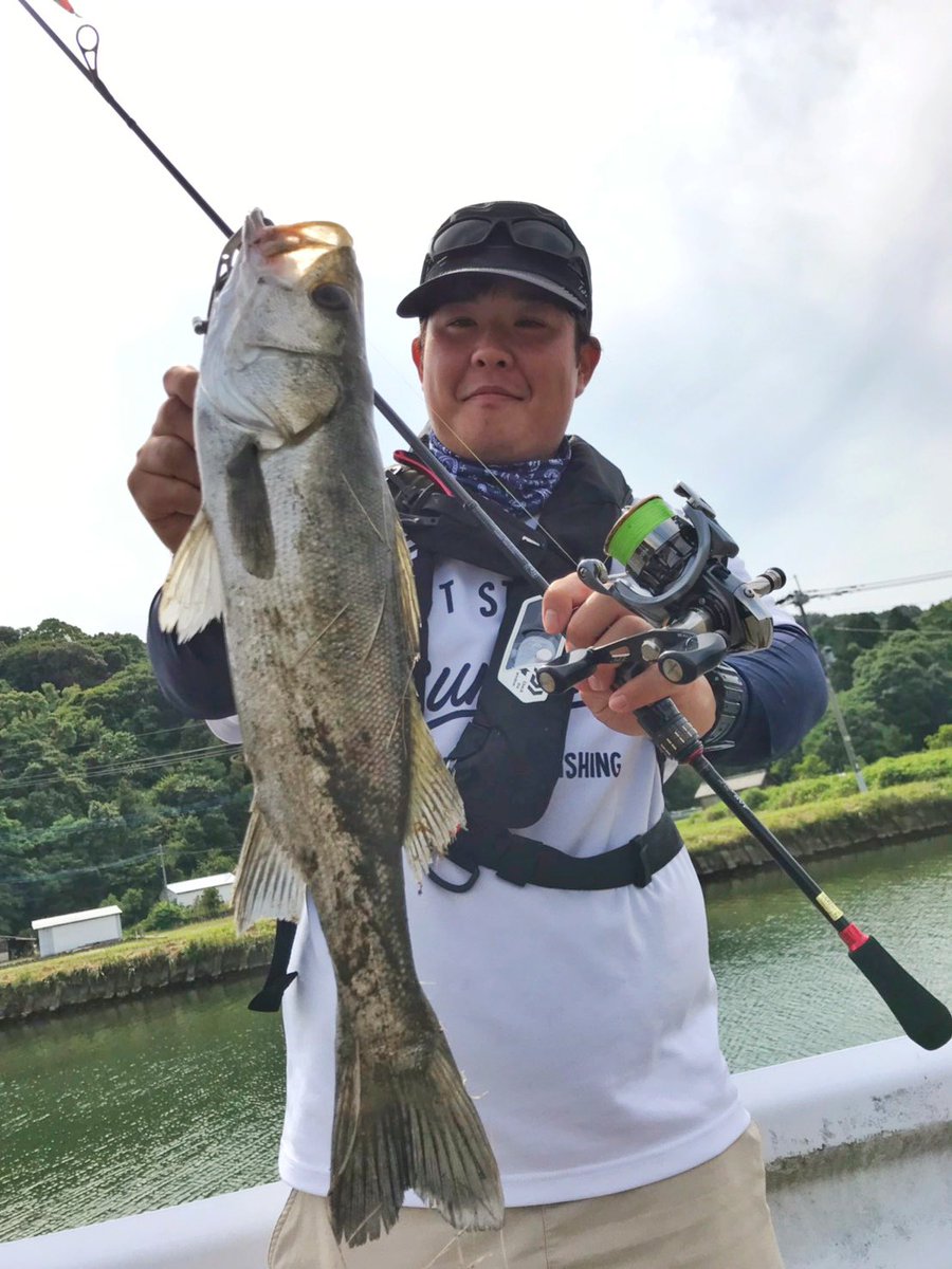 山崎 正人 En Twitter トップチニング シーズンイン 最近ちょこちょこトップチニングしていて 行く度に数も増えて 浮いているチヌも増えてきています 一緒にシーバスが釣れるのも魅力の一つですね チニング トップチニング Daiwa シルバーウルフ 山崎 正人 En Twitter トップチニング シーズンイン 最近ちょこちょこトップチニングしていて 行く度に数も増えて 浮いているチヌも増えてきています 一緒にシーバスが釣れるのも魅力の一つですね チニング トップチニング Daiwa シルバーウルフ