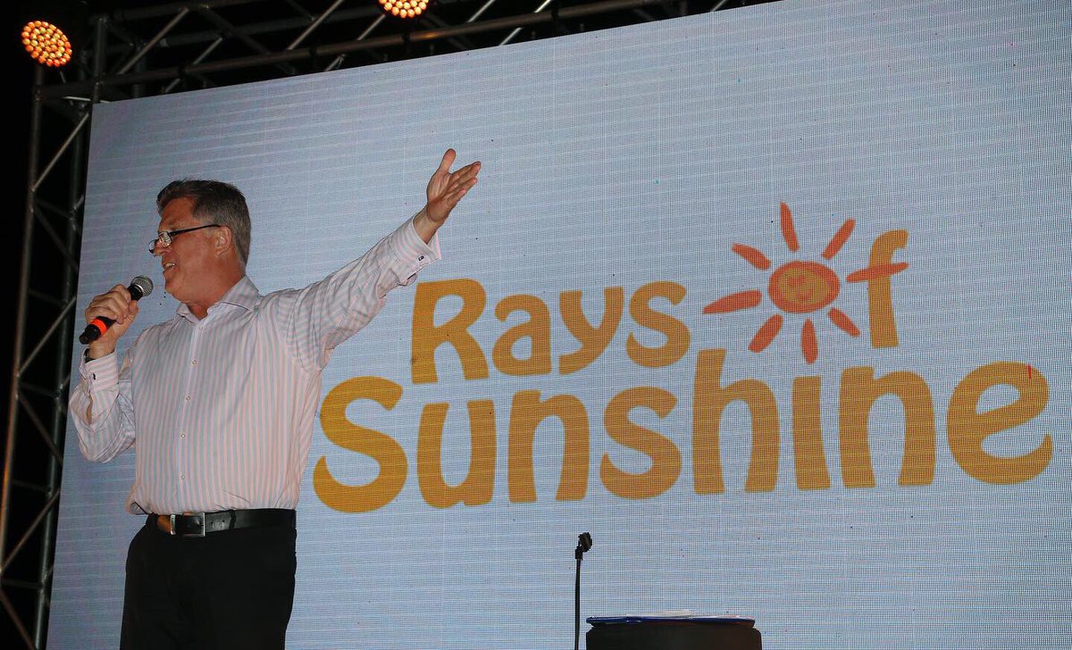 CSInvitational's tweet image. We are proud to announce that #CSI2019 raised €83,604 for two worthy causes @RaysofSunshine 
and @DynamoCamp 🥳🙌 

Gracie mille for your generosity everyone, this is what the Costa Smeralda Invitational is all about! 💛

#LaDolceVita #RaysofSunshine #dynamocamponlus