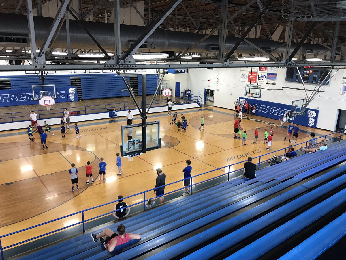 FreeburgBBall's tweet photo. Incoming 1st - 3rd graders putting in some work this morning. #FutureMidgets #PlayWithPride #GoMidgets https://t.co/RX3ncJbqFK