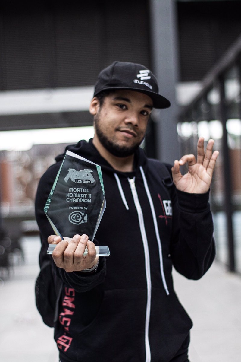 willxnorbury's tweet photo. The MK King @AF0xyGrampa and his trophy 🏆
#MK11 #MortalKombat11 #ReflectEXPO https://t.co/1tjAUAQd9z