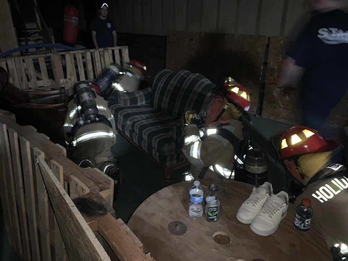 Alex_Marc77's tweet image. Spending some vacation days with a good group of teen fire cadets as we host our annual week-long fire camp.  This morning they are spending time in the maze. #volunteerfirefighters #pittsburgh #plum