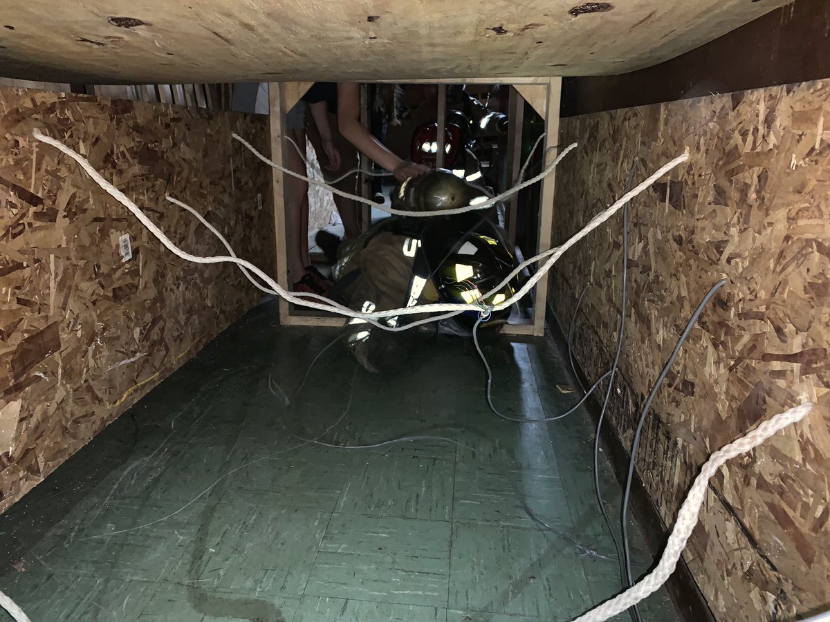 Alex_Marc77's tweet image. Spending some vacation days with a good group of teen fire cadets as we host our annual week-long fire camp.  This morning they are spending time in the maze. #volunteerfirefighters #pittsburgh #plum