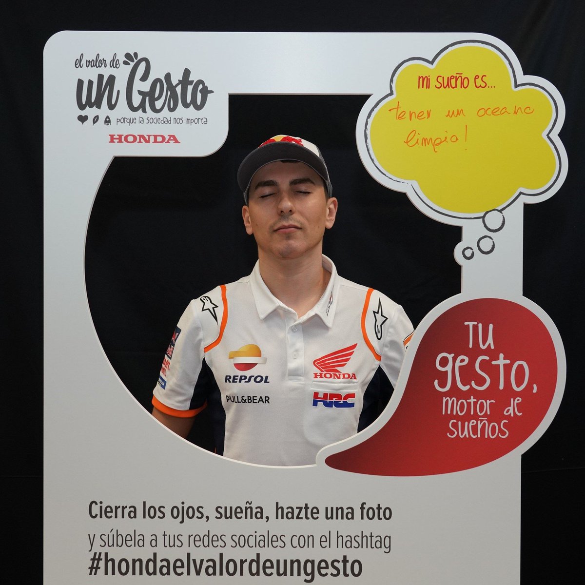 AutoserHonda's tweet photo. ÚNETE AL RETO!En #autoser seguimos colaborando!Cada foto publicada con los ojos cerrados y el #hondaelvalordeungesto,Honda donará 1€ a la Fundación Pequeño Deseo.Los pilotos @marcmarquez93 y @jorgelorezo99 ya se han unido¿soñamos?🌙❤️
Infórmate aquí: https://t.co/jvP99maJjp https://t.co/q1p9vBNh7B