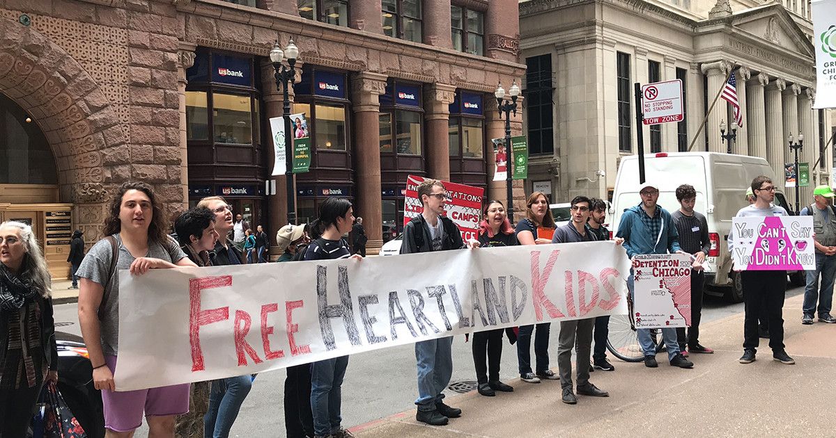 BlockClubCHI's tweet photo. Protesters demanded the release of immigrant children from Heartland's Chicago shelters.
https://t.co/90WJWNMTMT https://t.co/yUw11P2qub