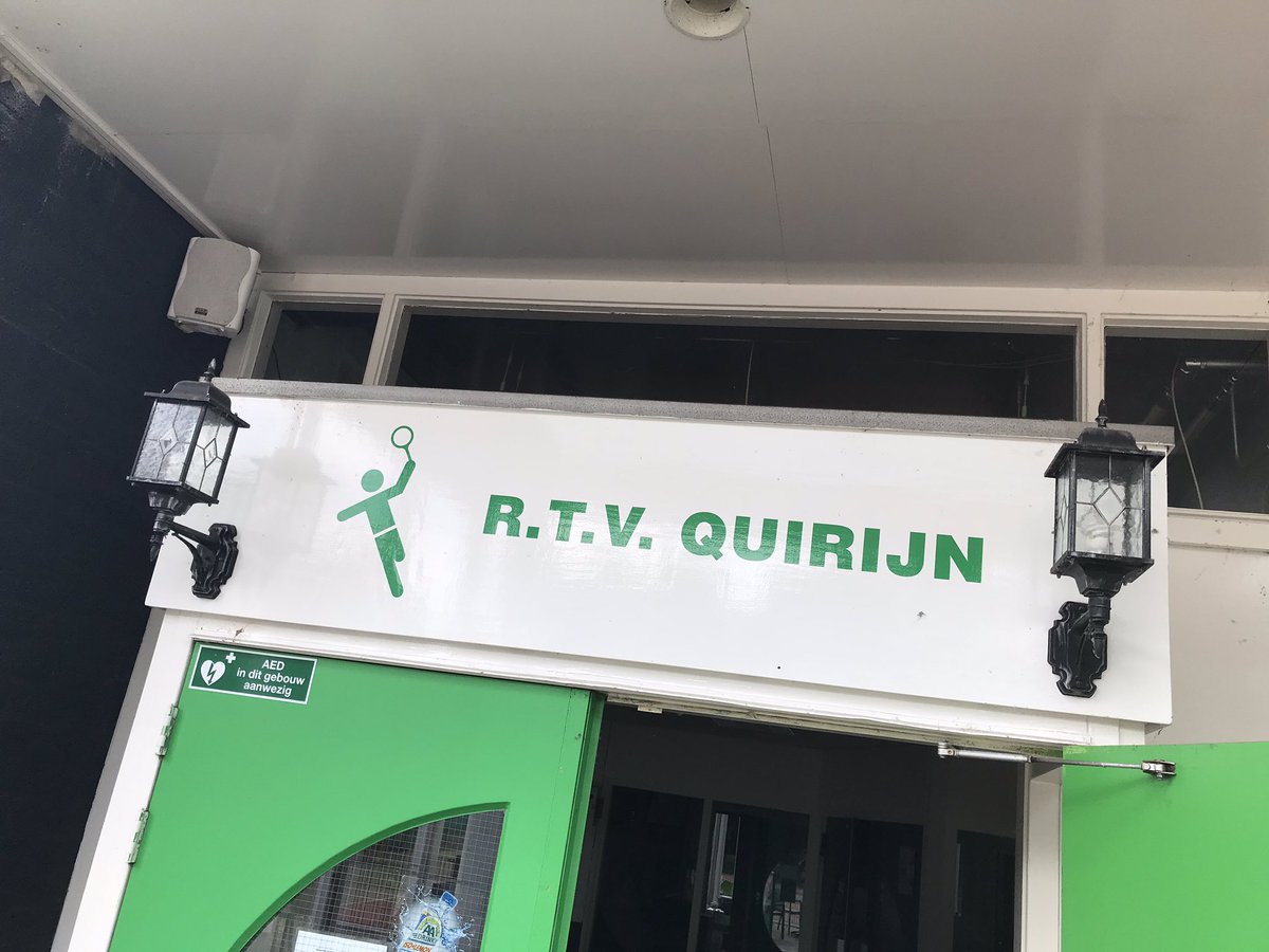 Werk in uitvoering! Heel erg blij met de hulp van <a href="/Vogels_Bouw/">VogelsBouwmanagement</a>. Dennis Vogels kijkt mee naar de staat van t clubhuis #RtvQuirijn. Fijn voor planning toekomstige reserveringen. Dank! @sportintilburg