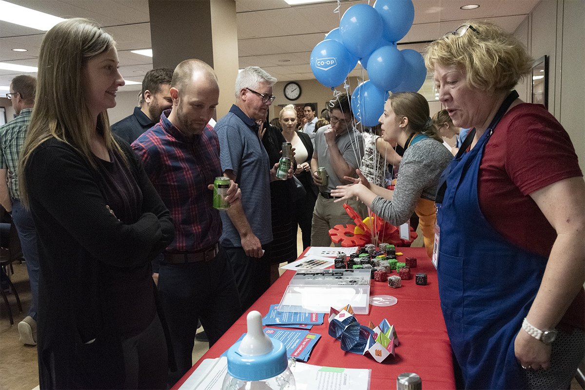 CoopFCL's tweet photo. Home Office employees celebrated 5 years of Co-op Community Spaces last Friday afternoon. 🎉 
@Wonderhubsk @optimisthill @PAVEDArts and @CaswellCA were there to showcase #yxe projects that have received funding. And of course, there were cupcakes! #coopspaces #coopcares #FCLlife https://t.co/hMah29KTt0
