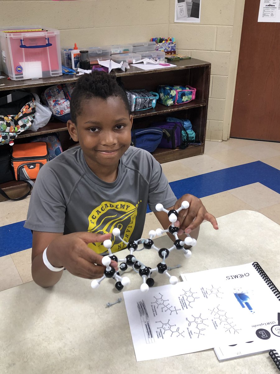 VanderbiltCSEO's tweet photo. Making structures of medicine with molecular model kits! #SEEKcamp #STEMoutreach https://t.co/oAgXmWXFOD