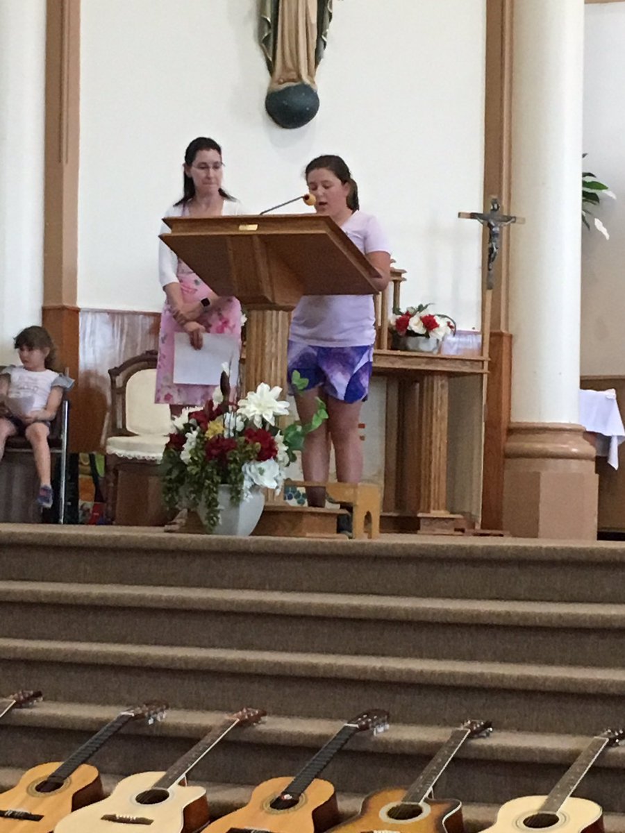 Une belle célébration pour terminer notre année scolaire.  Merci à l’abbé Jonathan Blake. #CSDCEOcatho